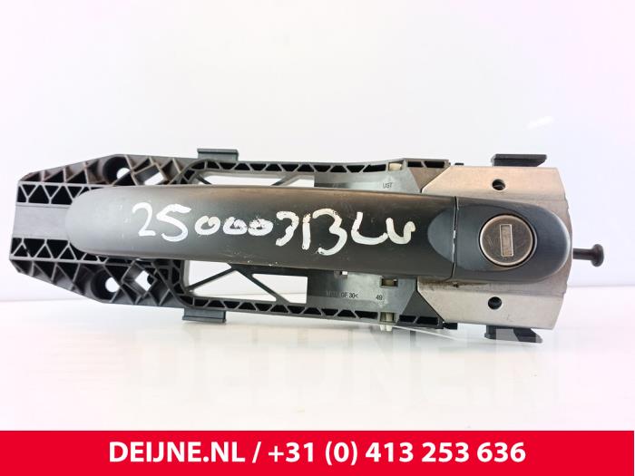 Volkswagen Caddy Door handle 2-door, left O282493