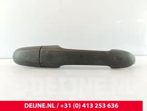 Gebruikte Schuifdeurgreep rechts Mercedes Vito (639.6) 3.0 120 CDI V6 24V Prijs € 42,35 Inclusief btw aangeboden door van Deijne Onderdelen Uden B.V.