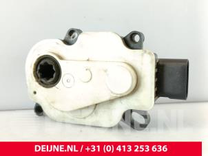 Gebruikte Kachelklep Motor Volvo V40 (MV) 2.0 D4 16V Prijs € 30,00 Margeregeling aangeboden door van Deijne Onderdelen Uden B.V.