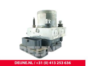 Nissan Interstar ABS pump O282592 photo 3