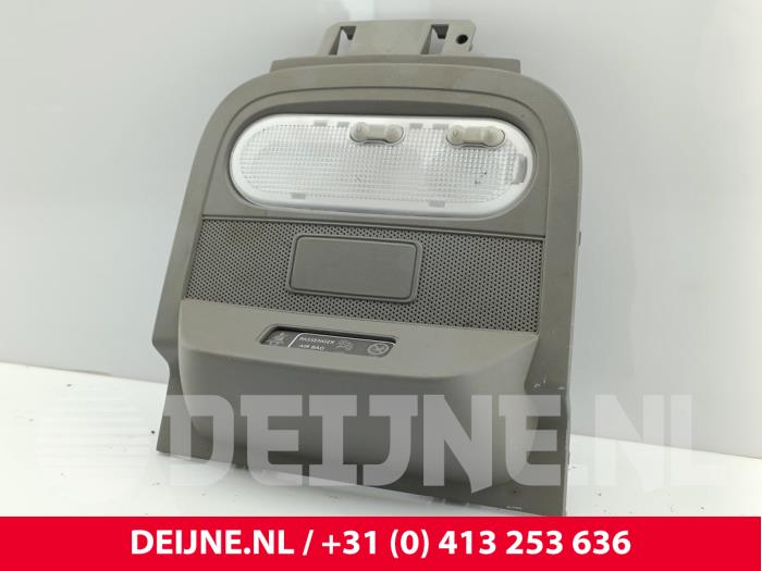 Nissan Interstar Innenbeleuchtung vorne O282595