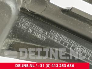 Ford Transit Custom Bumpersteun rechts-achter O282588 foto 3