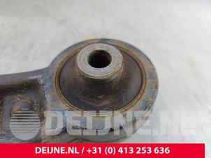 Nissan Interstar Front lower wishbone, right O282602 photo 3