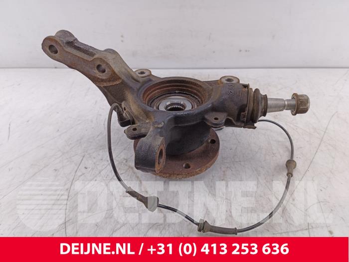 Nissan Interstar Achsschenkel links vorne O282607