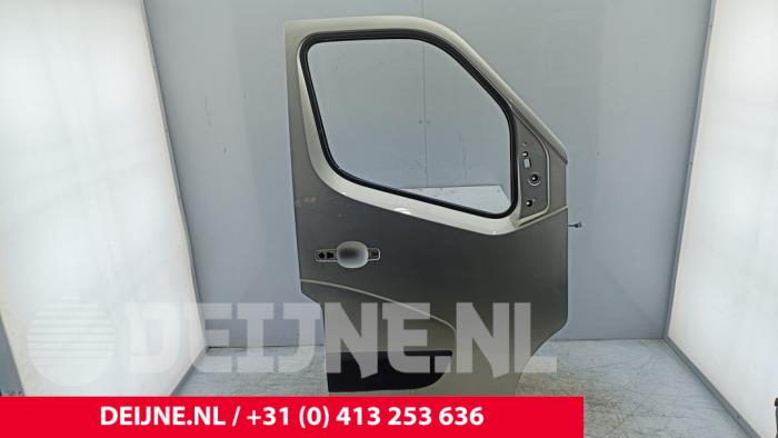 Nissan Interstar Tür 2-türig rechts O282612