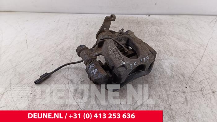 Nissan Interstar Bremszange rechts hinten O282615