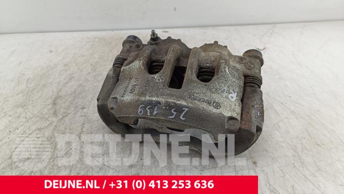 Nissan Interstar Bremszange rechts vorne O282616