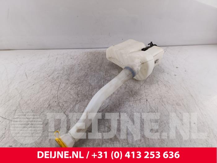 Nissan Interstar Scheibensprühertank vorne O282618