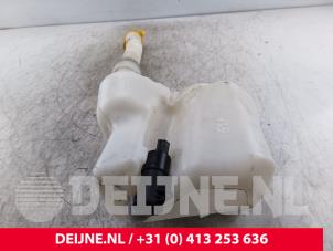 Nissan Interstar Front windscreen washer reservoir O282618 photo 2