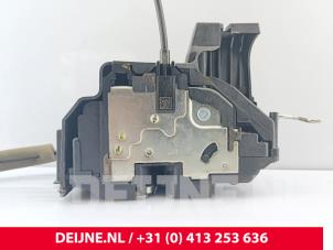 Nissan Interstar Türschlossmechanik 2-türig links O282639 foto 2