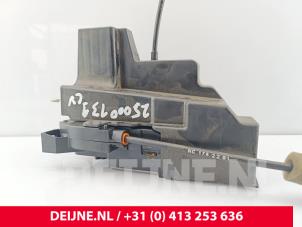 Nissan Interstar Türschlossmechanik 2-türig links O282639 foto 3