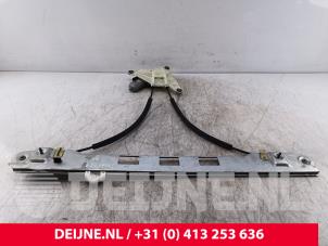 Nissan Interstar Ruitmechaniek 2Deurs rechts-voor O282643 foto 3