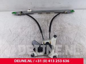 Nissan Interstar Ruitmechaniek 2Deurs rechts-voor O282643 foto 2