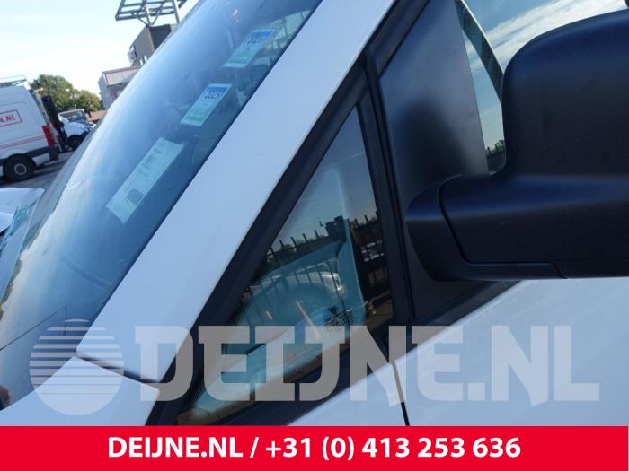 Volkswagen Caddy Driehoeks Ruit links-voor O282672