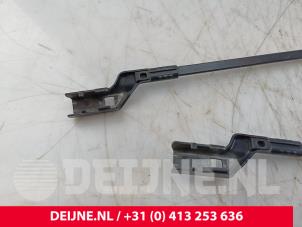 Volkswagen Caddy Wiper arm set O282753 photo 3