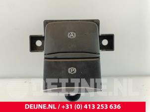 Gebruikte Handrem schakelaar Ford Transit 2.0 TDCi 16V Eco Blue 165 RWD Prijs € 24,20 Inclusief btw aangeboden door van Deijne Onderdelen Uden B.V.