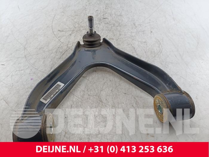 Iveco New Daily Draagarm boven rechts-voor O282885