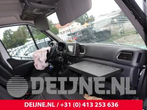 Gebruikte Display Multi Media regelunit Renault Master III (FV) 2.3 dCi 135 16V FWD Prijs op aanvraag aangeboden door van Deijne Onderdelen Uden B.V.