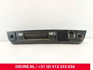 Gebruikte Achterklep Handgreep Volvo XC40 (XZ) 1.5 T4 Plug-in Hybrid 12V Prijs € 65,00 Margeregeling aangeboden door van Deijne Onderdelen Uden B.V.