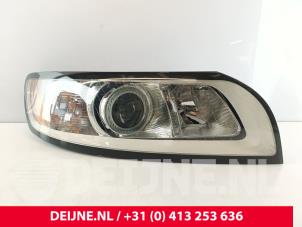 Gebruikte Koplamp rechts Volvo S40 (MS) Prijs € 75,00 Margeregeling aangeboden door van Deijne Onderdelen Uden B.V.