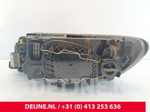 Volvo S40 Headlight, right O283060 photo 3