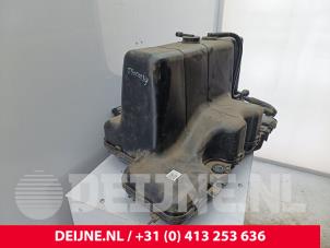 Nissan Interstar Adblue tank O283170 foto 3