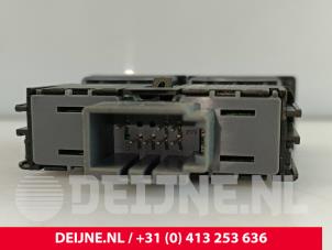 Volkswagen Crafter PDC Schakelaar O283384 foto 3