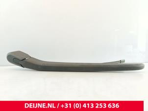Gebruikte Ruitenwisserarm achter Volvo XC40 (XZ) 1.5 T4 Plug-in Hybrid 12V Prijs € 20,00 Margeregeling aangeboden door van Deijne Onderdelen Uden B.V.