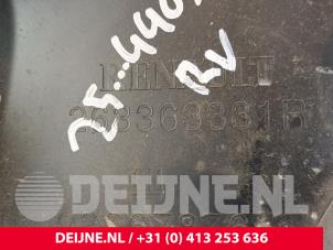 Opel Vivaro Bumper Rooster O283459 foto 3