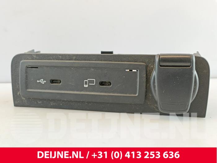 Gebruikte USB module Mercedes Citan (420.6) 1.5 110 CDI Prijs € 54,45 Inclusief btw aangeboden door van Deijne Onderdelen Uden B.V.