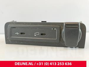 Gebruikte USB module Mercedes Citan (420.6) 1.5 110 CDI Prijs € 54,45 Inclusief btw aangeboden door van Deijne Onderdelen Uden B.V.