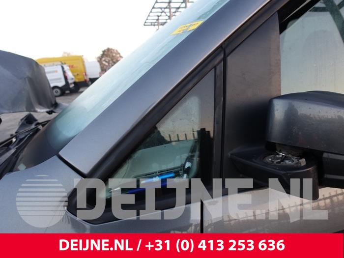 Volkswagen Caddy Driehoeks Ruit links-voor O283682