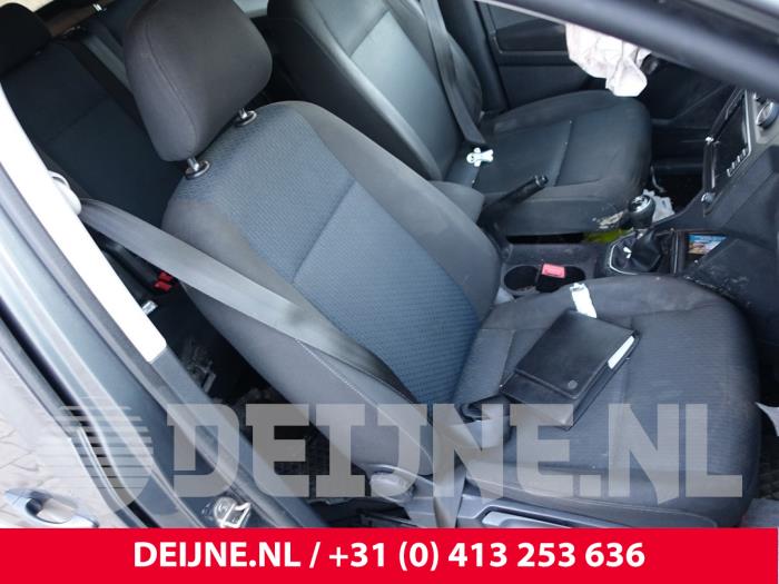 Volkswagen Caddy Sitz rechts O283708