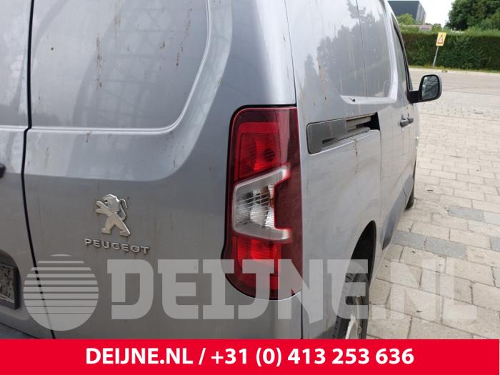 Peugeot Partner Achterlicht rechts O283758
