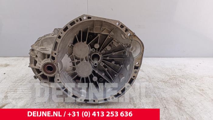 Gebruikte Versnellingsbak Renault Master III (JV) 2.3 dCi 16V 110 Prijs € 1.331,00 Inclusief btw aangeboden door van Deijne Onderdelen Uden B.V.