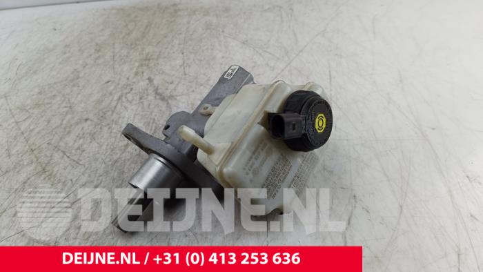Volkswagen Caddy Master cylinder O283817