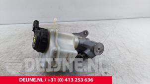 Volkswagen Caddy Master cylinder O283817 photo 2