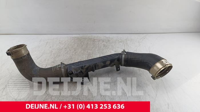 Gebruikte Intercooler Buis Volvo XC90 II 2.0 T5 16V AWD Prijs € 95,00 Margeregeling aangeboden door van Deijne Onderdelen Uden B.V.
