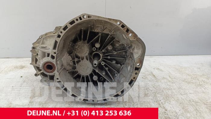 Gebruikte Versnellingsbak Renault Master III (JV) 2.3 dCi 16V 110 Prijs € 1.331,00 Inclusief btw aangeboden door van Deijne Onderdelen Uden B.V.