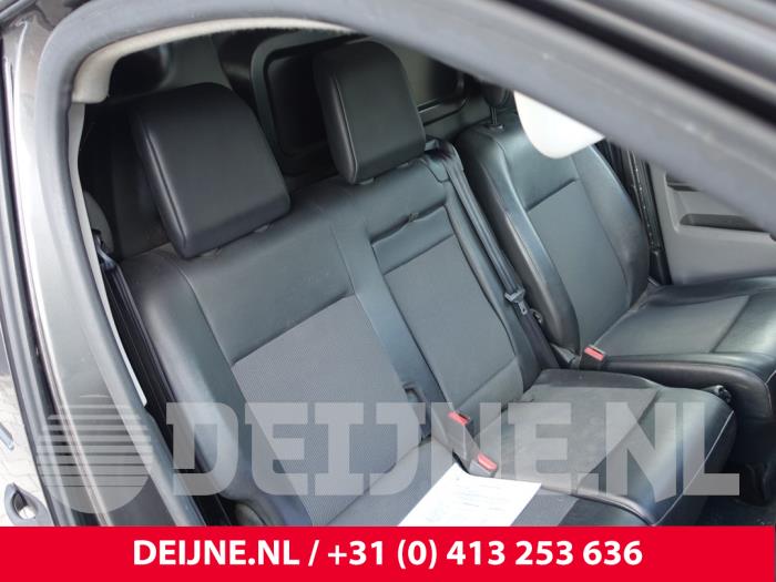 Peugeot Expert Bank rechts vorne O284065