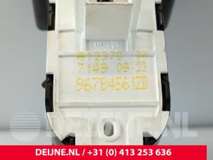 Peugeot Expert Electric window switch O284077 photo 3