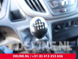 Gebruikte Versnellingspook Ford Transit 2.0 TDCi 16V Eco Blue 170 Prijs € 72,60 Inclusief btw aangeboden door van Deijne Onderdelen Uden B.V.