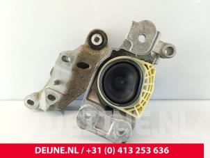 Mercedes Vito Engine mount O284224 photo 2