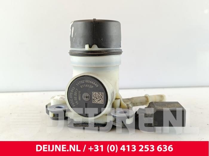 Gebruikte Pomp adblue Mercedes Vito (447.6) 1.6 111 CDI 16V Prijs € 90,75 Inclusief btw aangeboden door van Deijne Onderdelen Uden B.V.