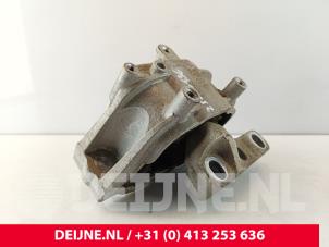 Volkswagen Caddy Engine mount O284412 photo 2