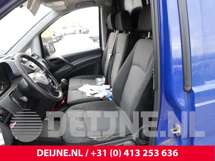 Mercedes Vito Sitz links O284470