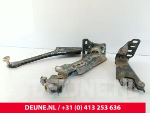 Gebruikte Schuifdeurrol rechts Ford Transit Connect (PJ2) 1.5 TDCi ECOnetic Prijs € 60,50 Inclusief btw aangeboden door van Deijne Onderdelen Uden B.V.