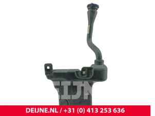 Mercedes Vito Scheibensprühertank vorne O284570 foto 2
