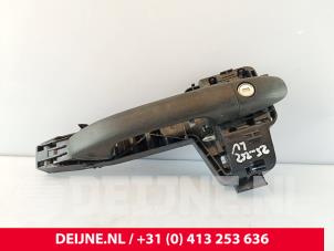 Gebruikte Deurgreep 2Deurs links Mercedes Vito (447.6) 1.6 111 CDI 16V Prijs € 18,15 Inclusief btw aangeboden door van Deijne Onderdelen Uden B.V.