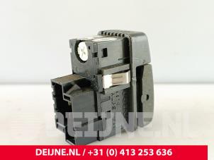 Volvo C70 Rear window heating switch O284826 photo 2